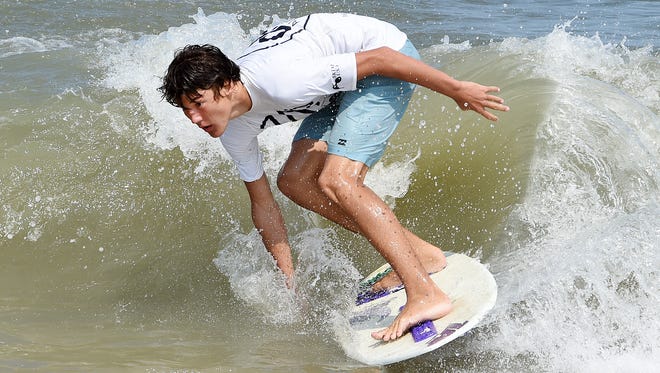 compete's in the Jr.Mens Division as Dewey Beach was the site of the Zap Amateur Skimboarding World Championships held on Saturday & Sunday August 9th and 10th with over 200 competitors from around the world competing in several divisions for the honors.