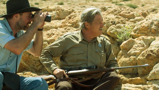 Kevin Wiggins (L) and Jeff Bridges in 'Hell or High Water.'