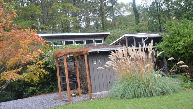 Examples of mid-century modern homes in South Bethany.