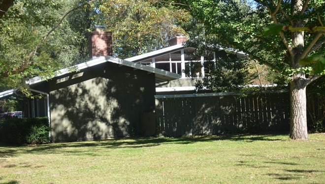 An example of mid-century modern homes in Georgetown.