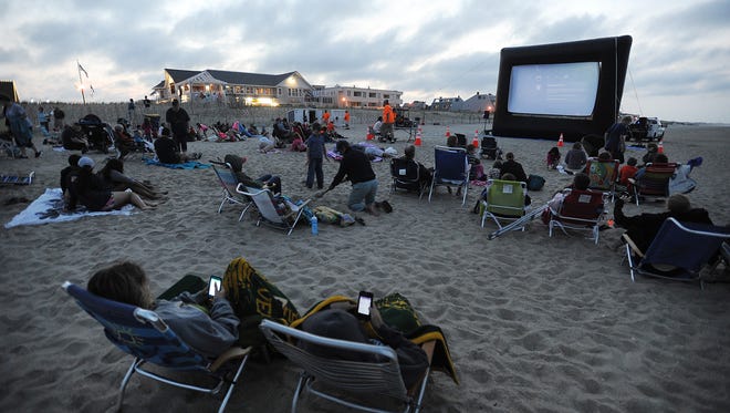 Movies on the beach take place various nights along the coast in several municipalities.