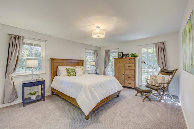The house at 204 Lakeview Shores has five bedrooms, including four guestrooms.