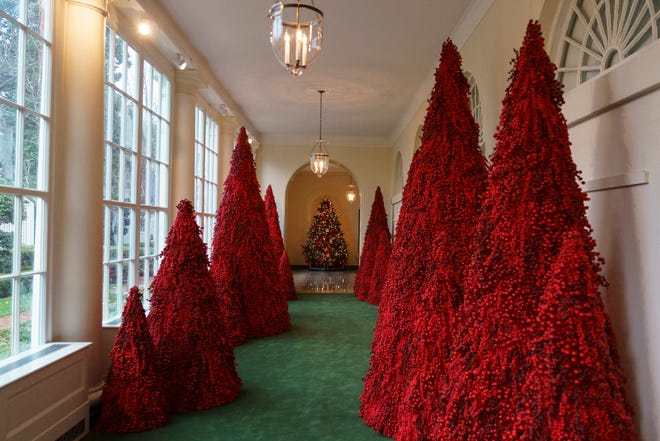 First lady Melania Trump unveiled the 2018 White House holiday decor on Monday. She designed the decor, which features a theme of " American Treasures.