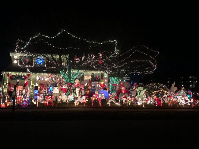 Christmas Lights 73 Broadleaf Drive