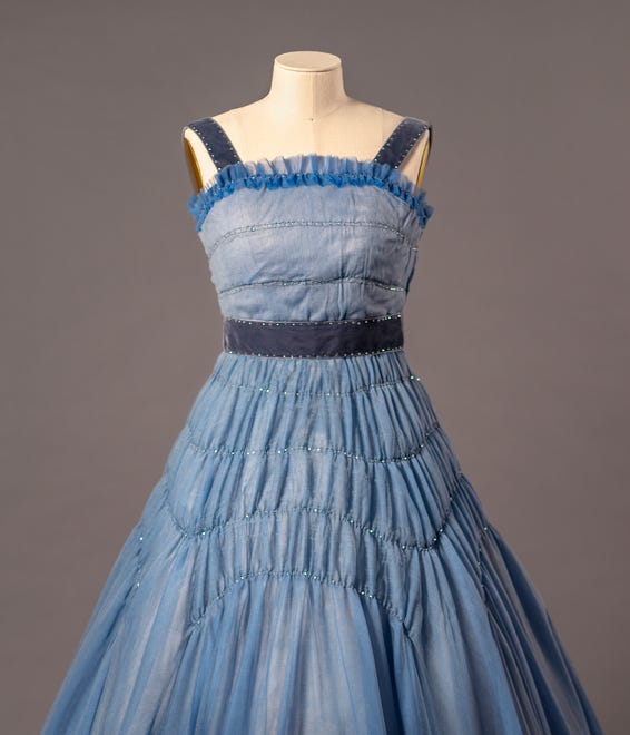 Jane Petrie's dress for Claire Foy is a close copy of the one Queen Elizabeth wore to meet the Kennedys in 1961.
