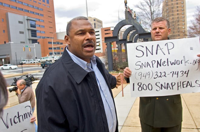 Former Eagles linebacker Al Chesley, left, and Paul Livingston, right, talk in front of the Public Safety building about the need to keep victims of abuse informed about the laws involving the Delaware Child Victims Act.  March 5, 2008.